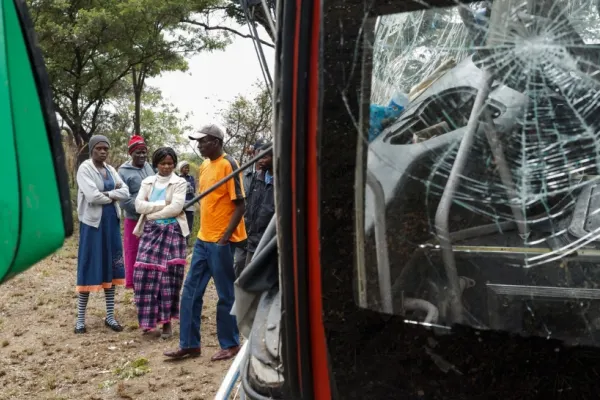Accident înfiorător, lângă capitala Africii de Sud: cel puțin 15 morți, zeci de răniți