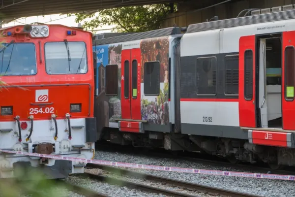 Accident feroviar lângă Barcelona: 22 de victime, după ce un tren s-a ciocnit cu o locomotivă