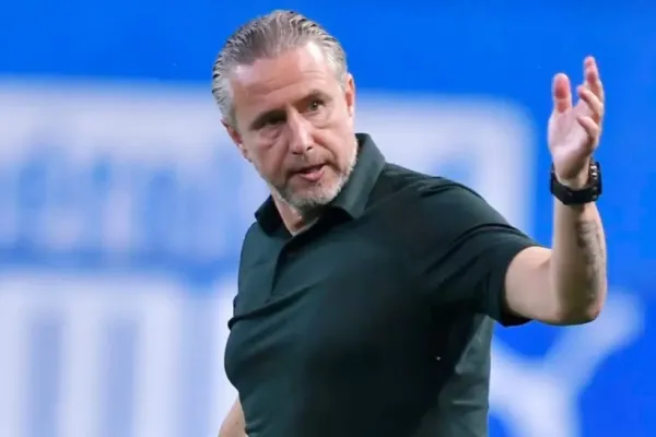 Laurențiu Reghecampf, verificat la IML după bătaie - Antrenorul s-a ales cu ochiul vânăt și mai multe răni la față