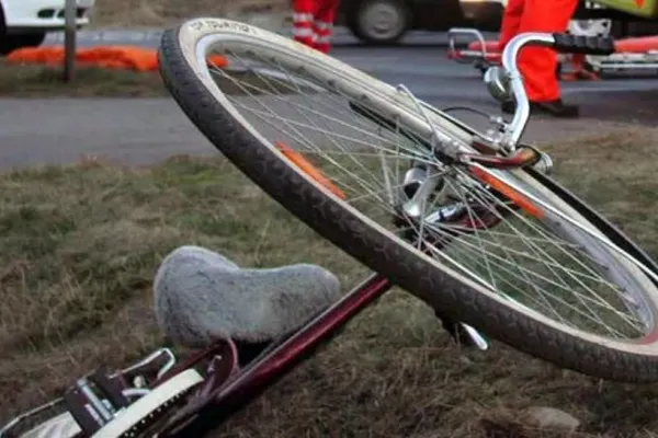 Accident mortal în Vrancea. Un copil de 9 ani, spulberat de o autoutilitară în timp ce mergea pe bicicletă - FOTO