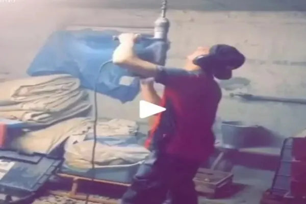 VIDEO – Dorel lovește din nou – A încercat să facă o gaură în tavan însă a ieșit un dezastru – Clipul a devenit viral