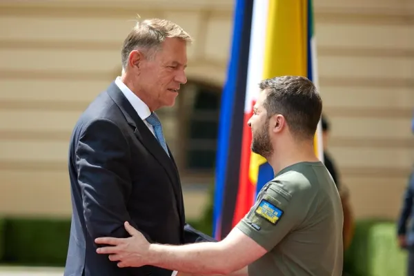 Klaus Iohannis în Ucraina: "Agresiunile Rusiei trebuie să înceteze" - Președintele a vizitat Irpin și s-a întâlnit cu Zelenski