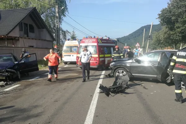 Accident cu victime multiple în Oituz! Printre răniți, și un copil - Două ambulanțe și un echipaj SMURD, trimise să intervină