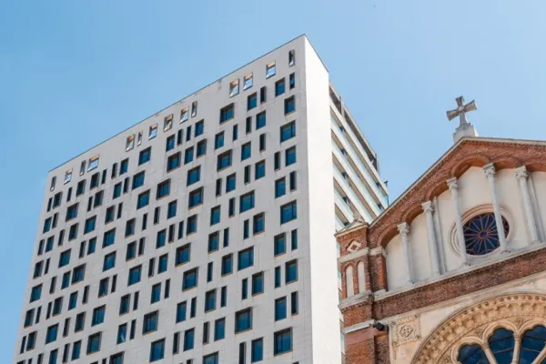 Nicușor Dan a semnat dispoziția de DEMOLARE pentru Cathedral Plaza. Cine va suporta CHELTUIELILE