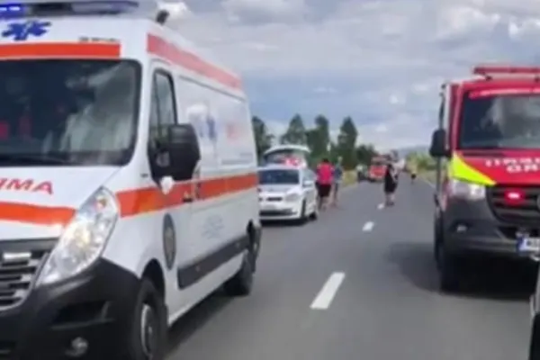Accident grav cu 3 mașini, în Timiș - o persoană a murit și alta rănită și transportată de urgență la spital - FOTO