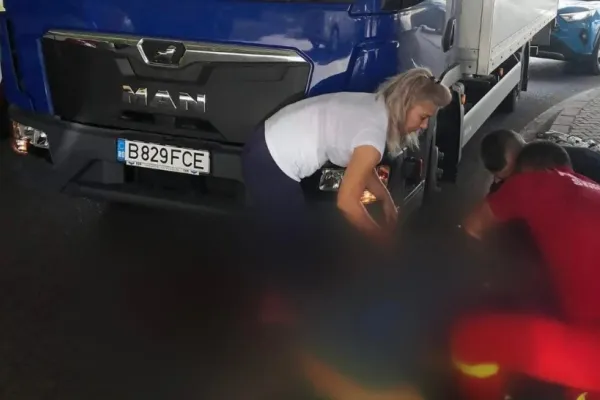 Accident cumplit, în Băneasa! O femeie, spulberată de o mașină a unei firme de curierat