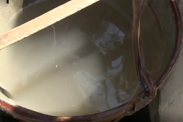 Fântâni CONTAMINATE din cauza unui accident rutier în care a fost implicată o mașină a Armatei. Cât de GRAV este