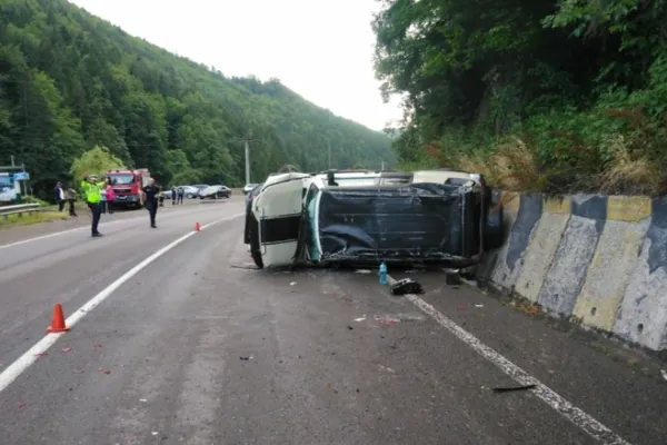 Accident grav în Bistrița-Năsăud. 3 victime, dintre care și un bebeluș, în urma unui impact violent