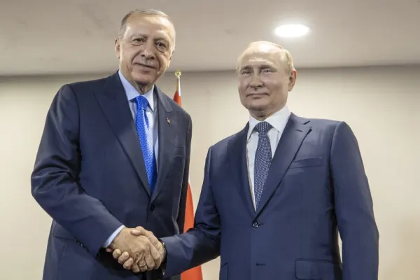 PUTIN, față în față cu Erdogan, liderul unui stat NATO, prima oară după războiul din Ucraina - Imaginile ce trădează starea în care se află