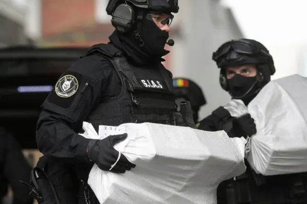 Primul laborator de extragere secundară a cocainei, descoperit de polițiștii din România