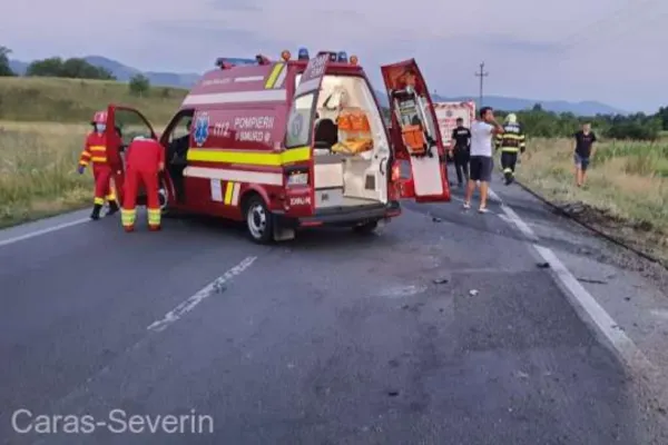 Accident între 2 mașini și un TIR, în Caraş-Severin. Un bărbat a murit şi altul a fost rănit