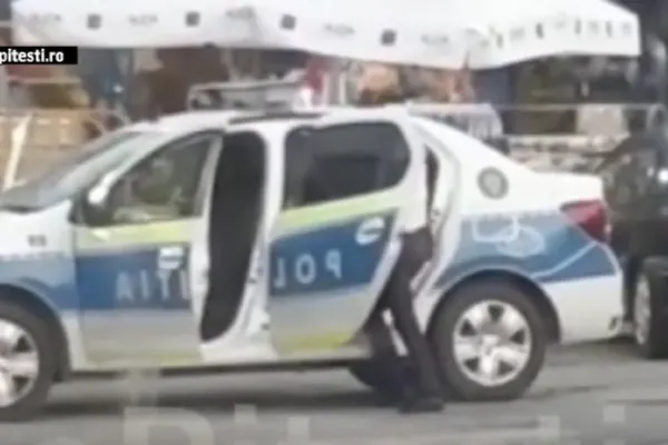 Bărbat cu probleme psihice, băgat în mașină cu forța. Intervenție dificilă a polițiștilor