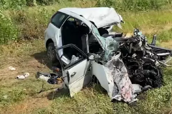 Trupurile celor 5 membri ai familiei moarte în accidentul cumplit din Teleorman, aduse acasă în sicrie. Momente DRAMATICE
