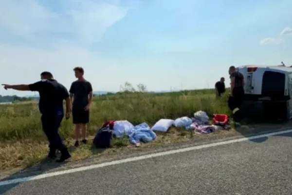 Accident cu 9 victime, între care 4 copii, în Caraș-Severin - un microbuz s-a răsturnat