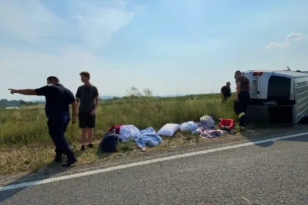 9 ucraineni, răniți într-un accident pe Clisura Dunării. 2 copii în stare gravă, a intervenit elicopterul SMURD
