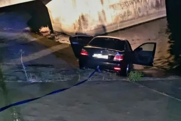 Accident cumplit la barajul Mihăilești! Intervenție amplă după ce o mașină a căzut în râul Argeș. În ce stare e șoferul - VIDEO