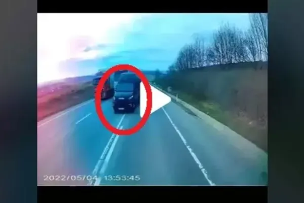 VIDEO – Imaginile în care un șofer a fentat moartea pe șoselele din România – Accident evitat la limita