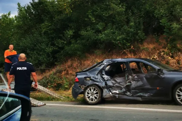 Planul roșu, activat de autorități - 17 persoane au fost implicate într-un accident grav - Un elicopter s-a deplasat la fața locului
