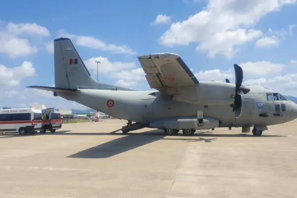 Doi pacienți nou-născuţi aflaţi în stare gravă, transportați de urgență în Italia cu o aeronavă MApN