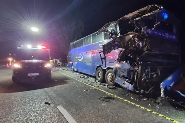 Autocar cu aproape 80 de pasageri, accident grav pe E85, în Bacău. Vehiculul se îndrepta spre Ucraina - FOTO