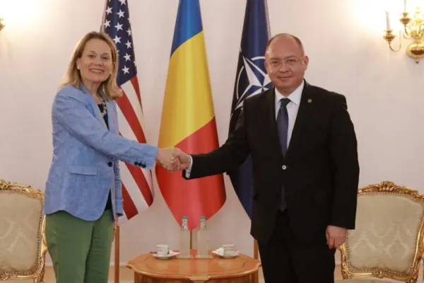 Aurescu, discuții cu reprezentantul permanent al SUA la NATO: evoluţiile şi perspectivele războiului din Ucraina