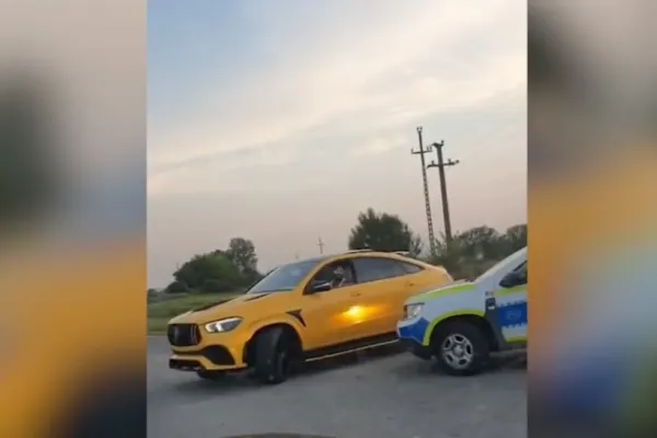 Dorian Popa circulă cu mașina fără plăcuțe de înmatriculare, dar polițiștii îl îmbrățișează - Imagini revoltătoare