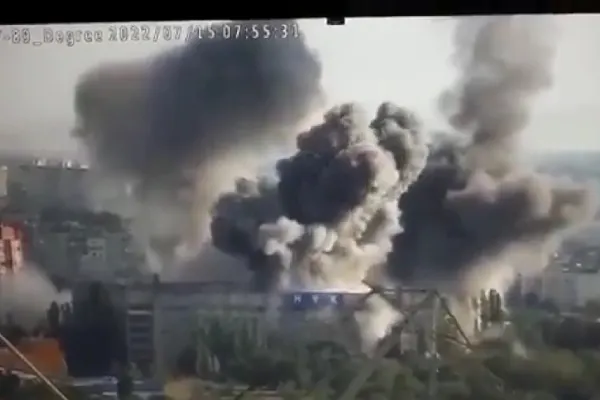 Rusia a bombardat o universitate. 10 rachete au lovit orașul Nikolaev, imagini șocante - VIDEO