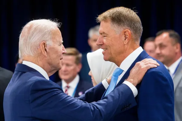 Klaus Iohannis se întâlnește cu Joe Biden! Președintele SUA, probleme de sănătate înainte de vizita în Europa