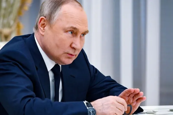 Sănătatea lui Putin se degradează de la o zi la alta. Cum a fost filmat liderul de la Kremlin: imaginile neputinței