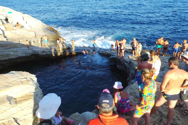 Focar de COVID în Thassos. Cei mai mulți dintre turiști sunt români – Ce recomandă autoritățile