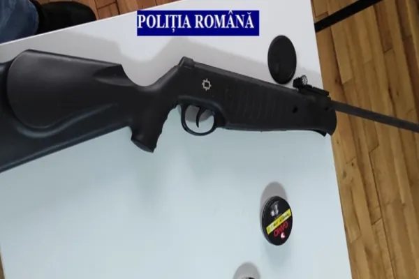 Noapte grea pentru polițiștii din Borșa. Un bărbat, amenințat de soţie cu arma de vânătoare. Un altul, amenințat de propriul frate