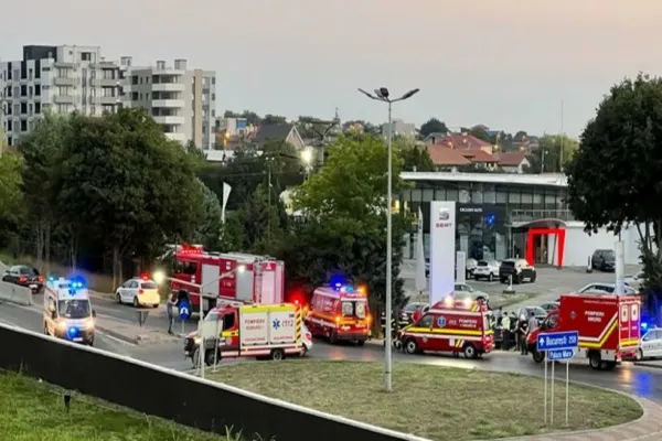 Un mort și 6 răniți grav, într-un accident, în Constanța. Mașina, făcută armonică după impactul cu un gard și un stâlp