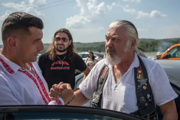 Nunta lui George Simion. Scandal uriaș cu „Imnul AUR” cântat de Phoenix - Nicu Covaci, AVERTIZAT de Andrei Ujică și Șerban Foarță