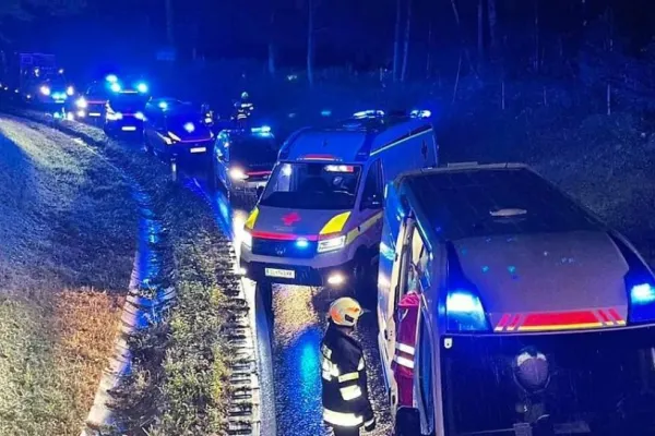 Tragedie în Austria! Un microbuz cu ROMÂNI, accident cumplit în drum spre casă: O femeie moartă și 5 rănite - Primele imagini