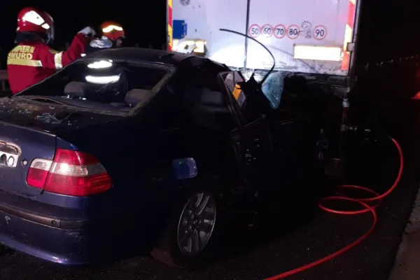 Accident îngrozitor, în Constanța - O persoană a murit după ce a intrat cu mașina sub un TIR