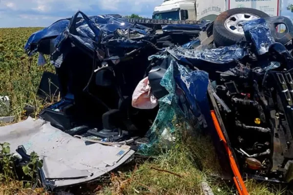 Accident cumplit în Teleorman. Un mort și 3 răniți, între care și un copil, după un impact fatal - FOTO