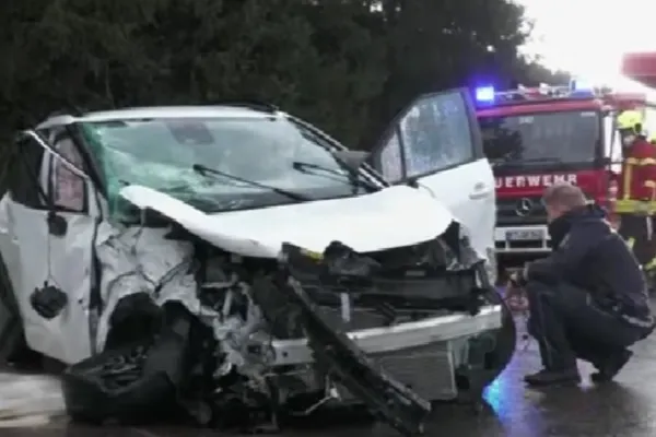 Accident deosebit de grav în Germania, soldat cu un mort și 9 răniți. Impactul, provocat de autoturism autonom