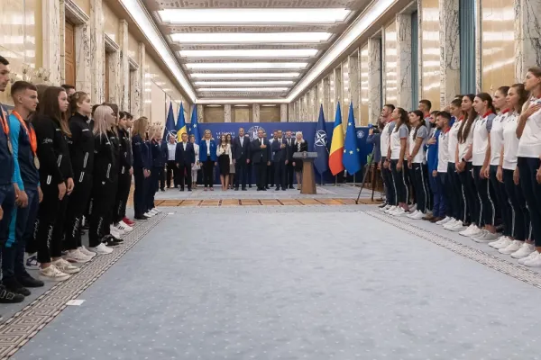 Sportivii care s-au întors cu aurul acasă, premiați de Nicolae Ciucă