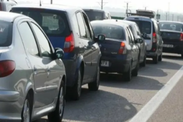 Trei maşini, implicate într-un accident pe A2, în zona localităţii Cernica: trafic BLOCAT