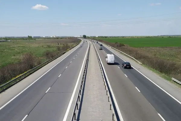 Accident cu trei mașini pe Autostrada A1 București - Pitești - o persoană a fost rănită