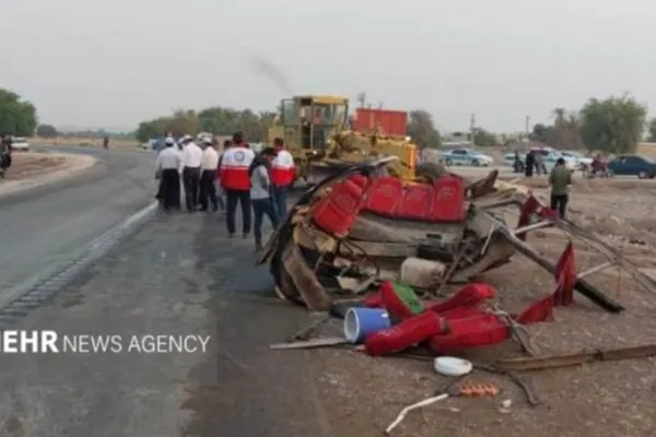 Accident devastator în Iran. Cel puțin 16 morți și 8 răniți, în urma impactului dintre un camion și un microbuz - FOTO