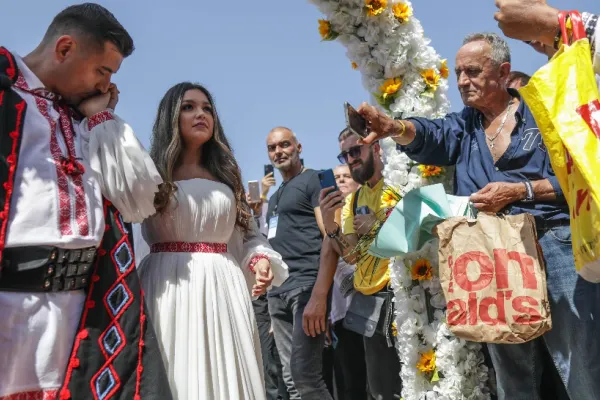 Nuntă cu dedicație, la Măciuca - Cine sunt păpușarii lui George Simion: sponsorii din umbră ai partidului AUR. Se strigă darul Serviciilor!
