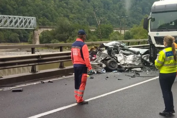 Accident grav pe Valea Oltului - 3 morți, între care un copil - Traficul este blocat