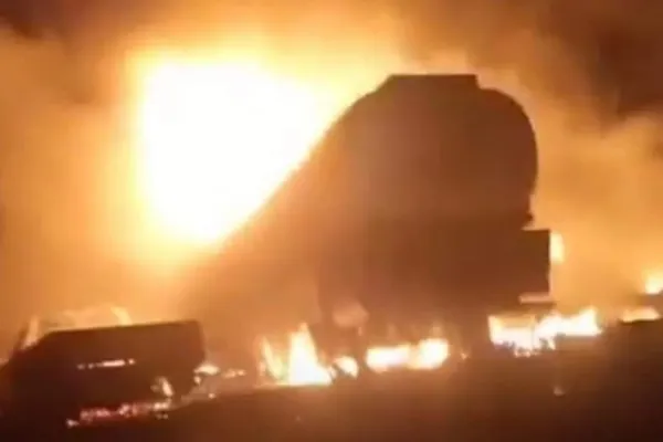 Incendiu într-un camion care transporta motorină. Cel puţin 5 morţi şi 50 de răniţi