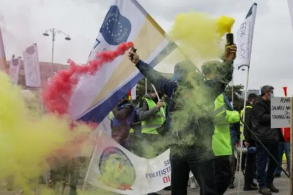Polițiștii, în stradă pentru salarii, pensii și respectarea drepturilor - PROTEST de amploare în Capitală