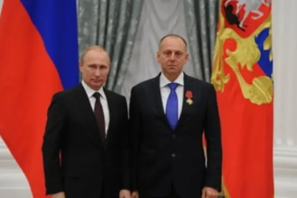 Singurul oligarh rus sancționat de statul român - ce afaceri are în țara noastră apropiatul lui Putin