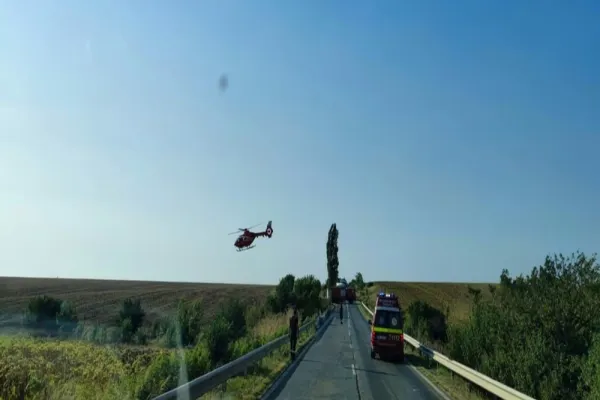 3 copii au fost răniţi într-un accident, a fost trimis elicopterul SMURD