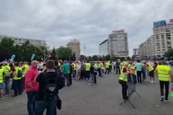 SCANDAL pe salarii: polițiștii, angajații CFR și pensionarii militari ies în stradă