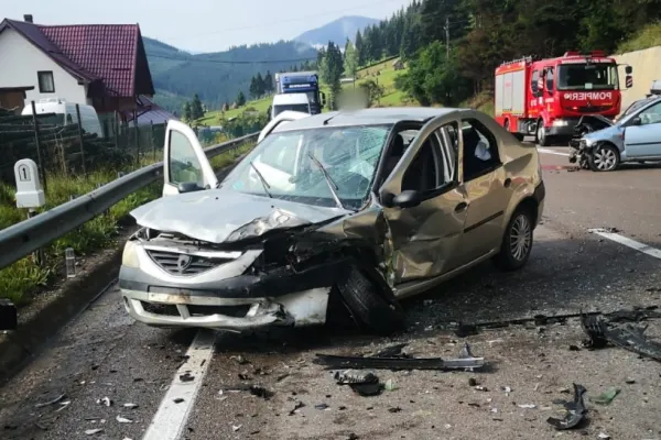 Accident cumplit în Suceava: 8 persoane au fost transportate la spital - FOTO
