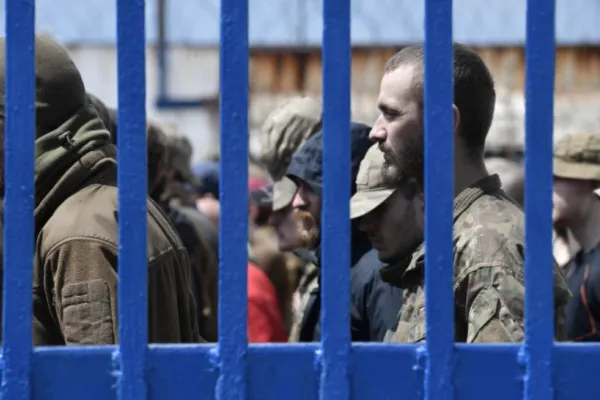 Cinismul rușilor în Mariupol, pe gustul lui PUTIN: Proces politic ca în URSS pentru prizonierii de război ucraineni, pe 24 august